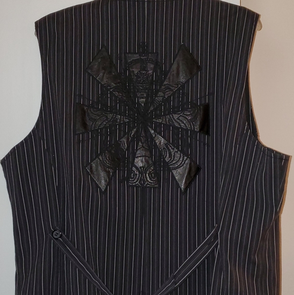Vest - Picture 2 of 4